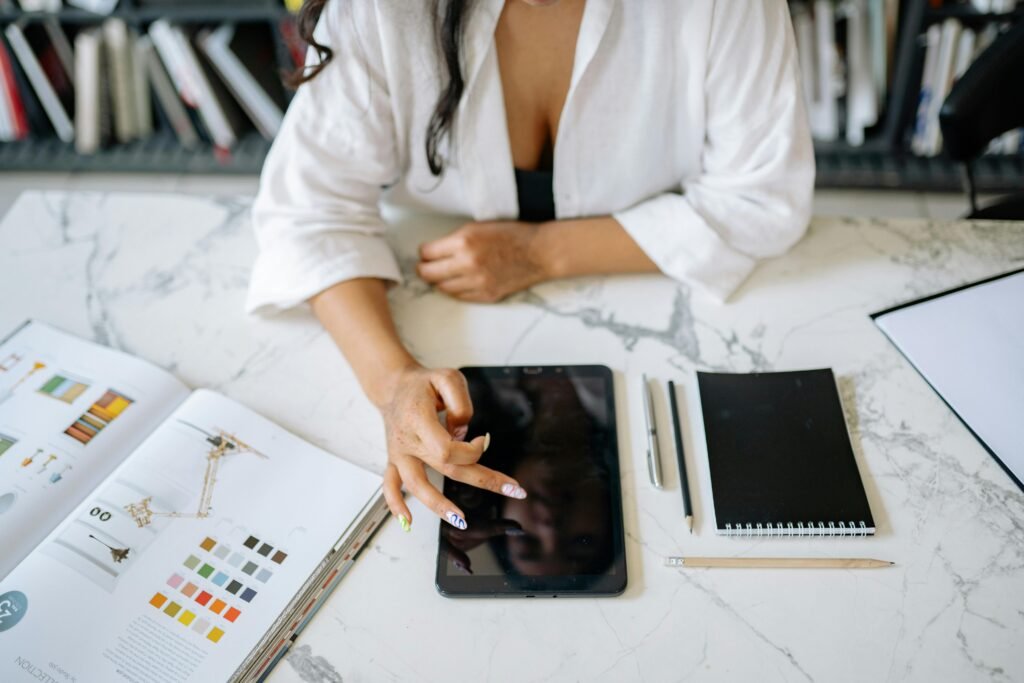 Who Is Nia? The Woman Behind HerDailySpace | Real Story