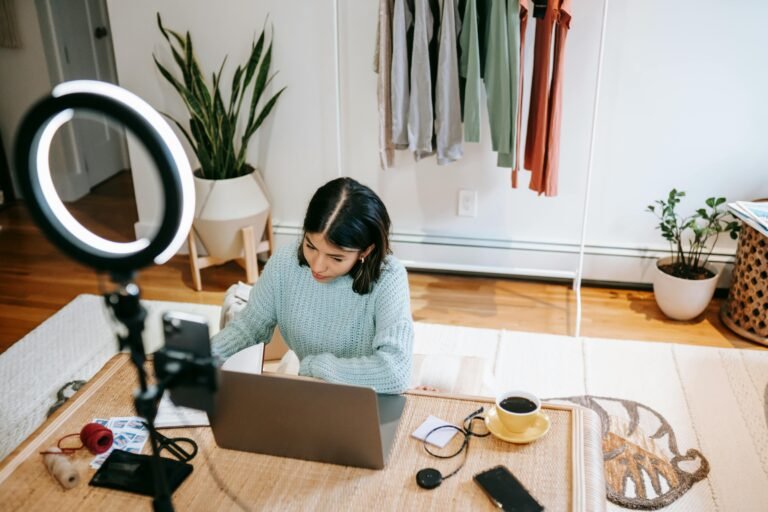 how-to-become-a-content-creator-2026